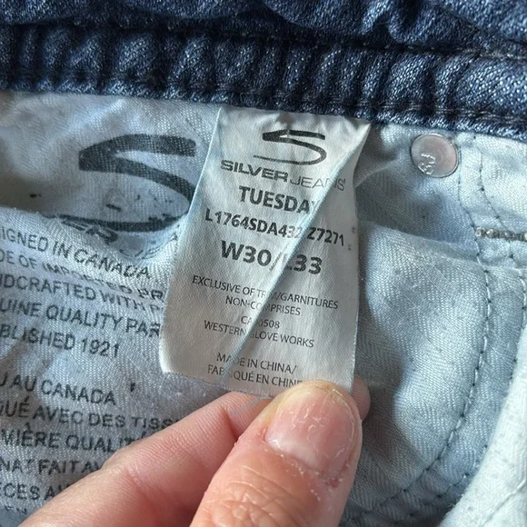 🌟SILVER JEANS: Tuesday Distressed Slim Boot Cut EUC Sz W30/L33 - Picture 9 of 13